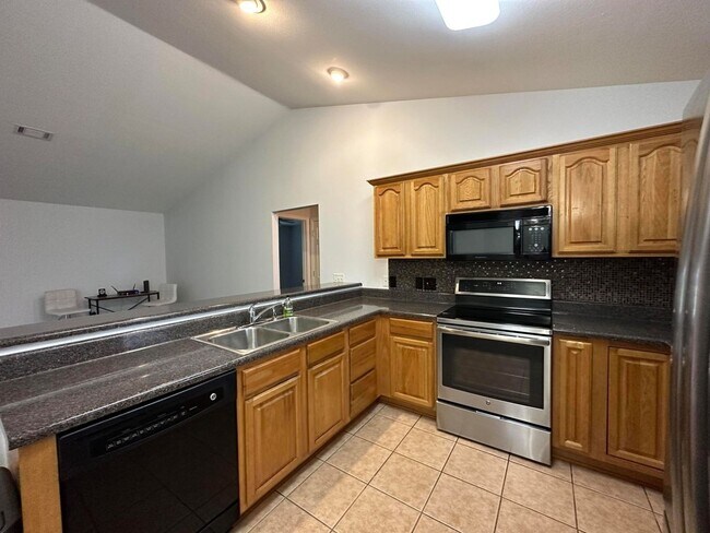 Foto del edificio - 5127 Stewart Dr