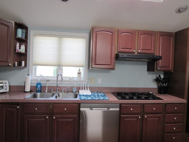 Building Photo - 9 Saltworks Ln
