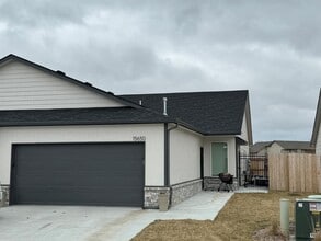 Building Photo - 15650 E 21st Ct N