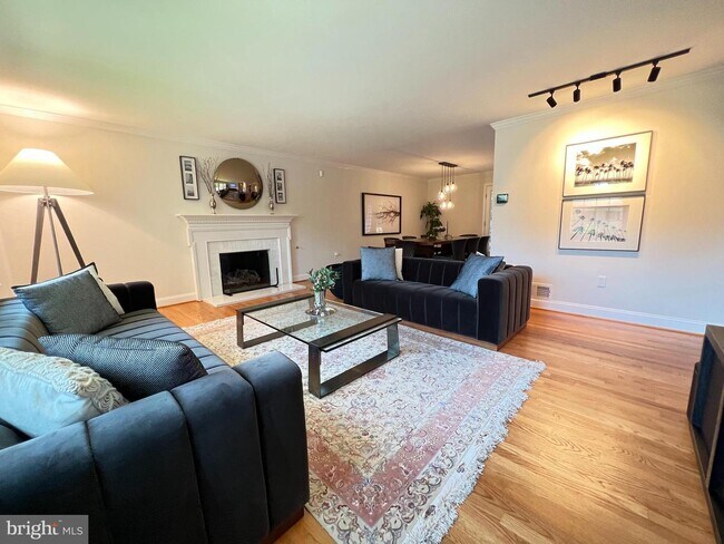 Foto del edificio - 5844 Upton St