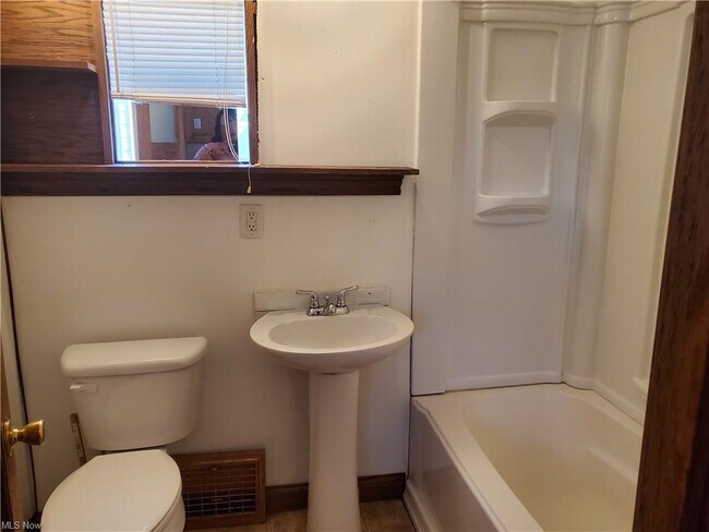 Building Photo - 699 W Exchange St