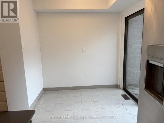 Photo du bâtiment - 390-390 Woodsworth Rd