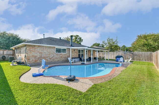 Foto del edificio - 3205 Brookhurst Ln