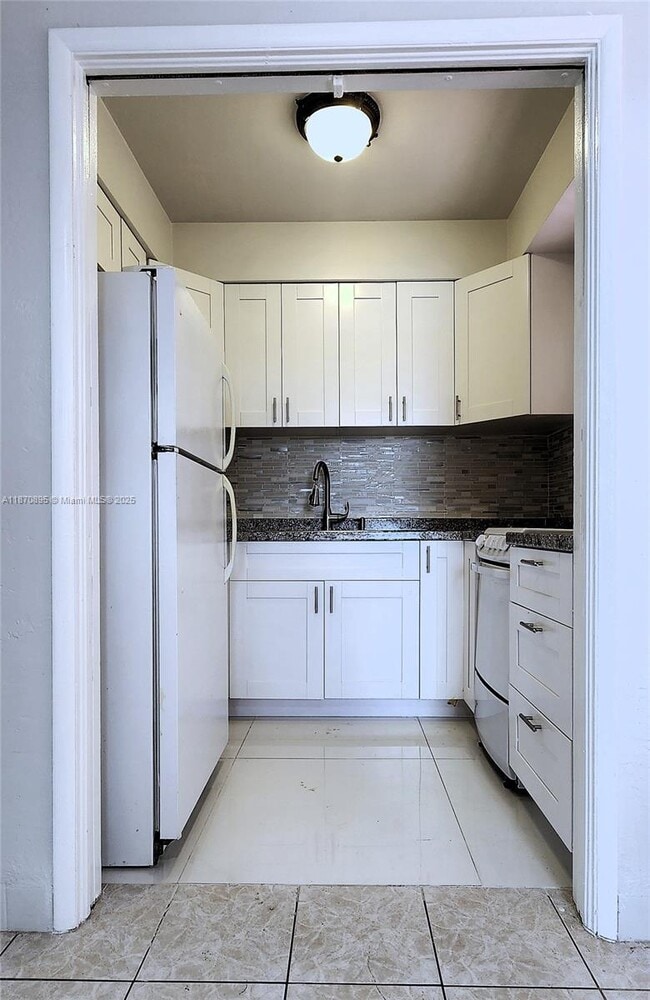 Building Photo - 505 S Ocean Dr