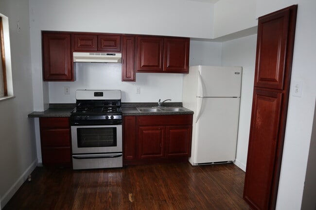 Building Photo - 426 Broad Ave