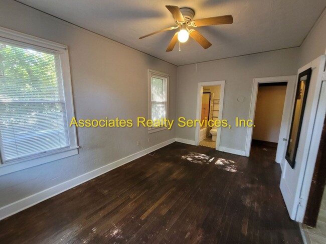 Foto del edificio - 1 bed/ 1 bath home two blocks from UF