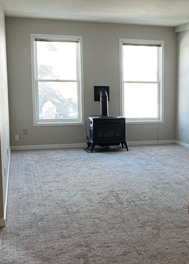 Primary Photo - Super spacious 1 bedroom in town!