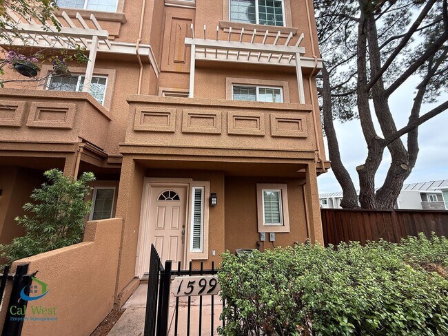 Foto del edificio - $3195 - Tri-level Town modern townhome in ...