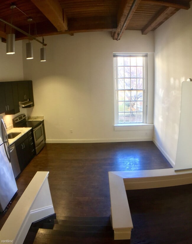 Building Photo - 344 N Charles St