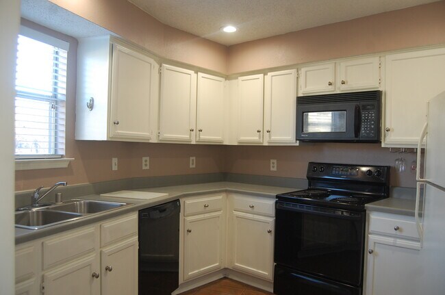 Building Photo - 706 Bel Aire Crest