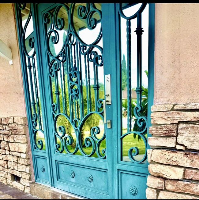 Foto del edificio - 6482 Adair Ave