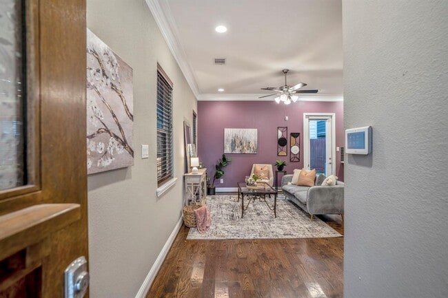 Building Photo - 5423 Holguin Hollow St