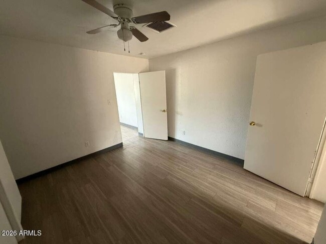 Foto del edificio - 396 E Ave