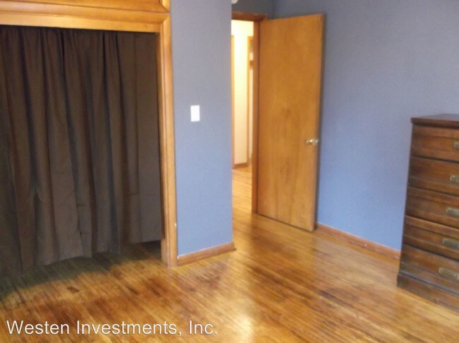 Building Photo - 2 br, 1 bath Room For Rent - 907 Stadium Dr