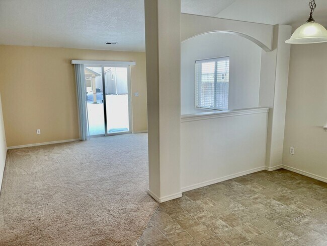 Foto del edificio - New on the Market!