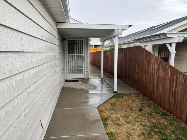 Building Photo - 326 Appletree Ct