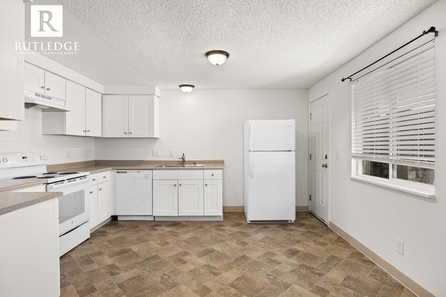 Building Photo - Centrally Located Apartment in East Medford