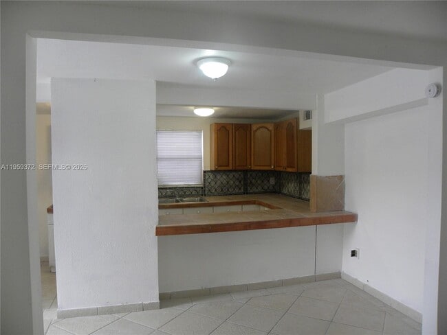 Foto del edificio - 25 NW 50th Ave