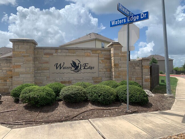 Foto del edificio - **APPLICATION RECEIVED** BEAUTIFUL 4 Bedro...