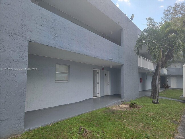 Foto del edificio - 9371 Fontainebleau Blvd