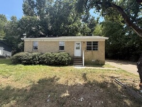 Building Photo - 114 Jelk St