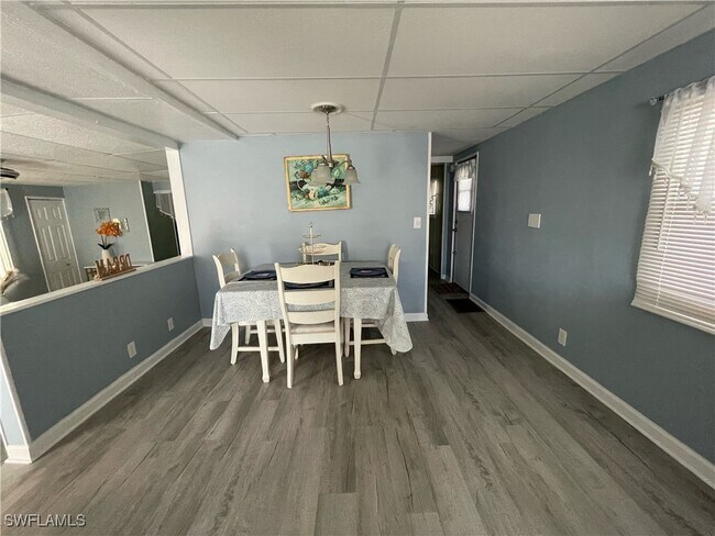 Building Photo - 471 Palm Dr