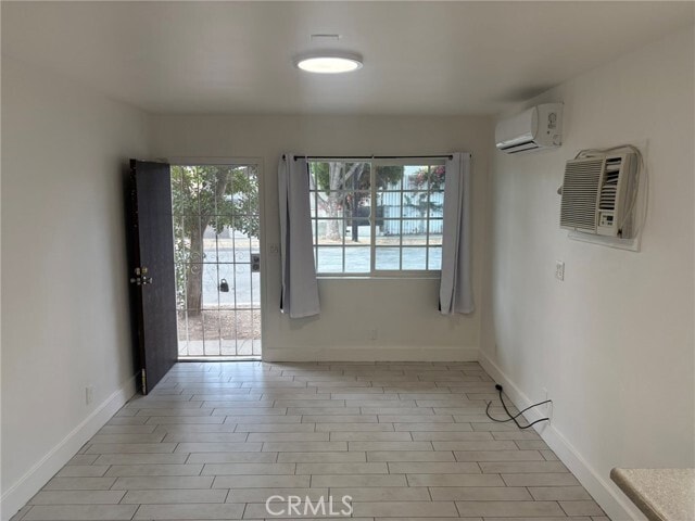 Building Photo - 609 S Vine Ave