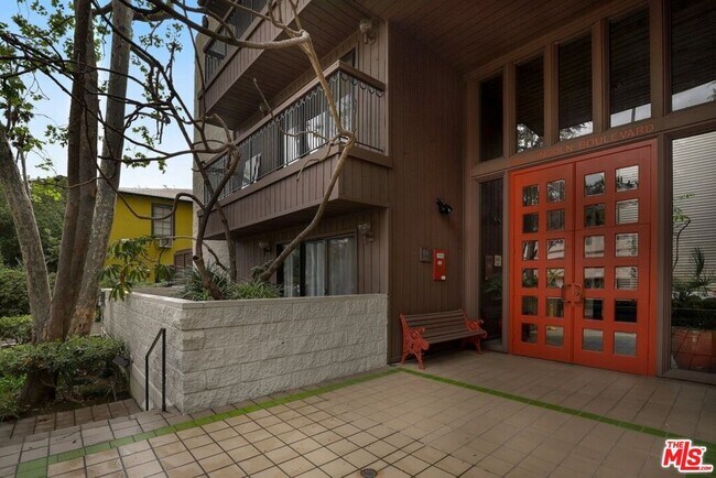 Foto del edificio - 848 Lincoln Blvd