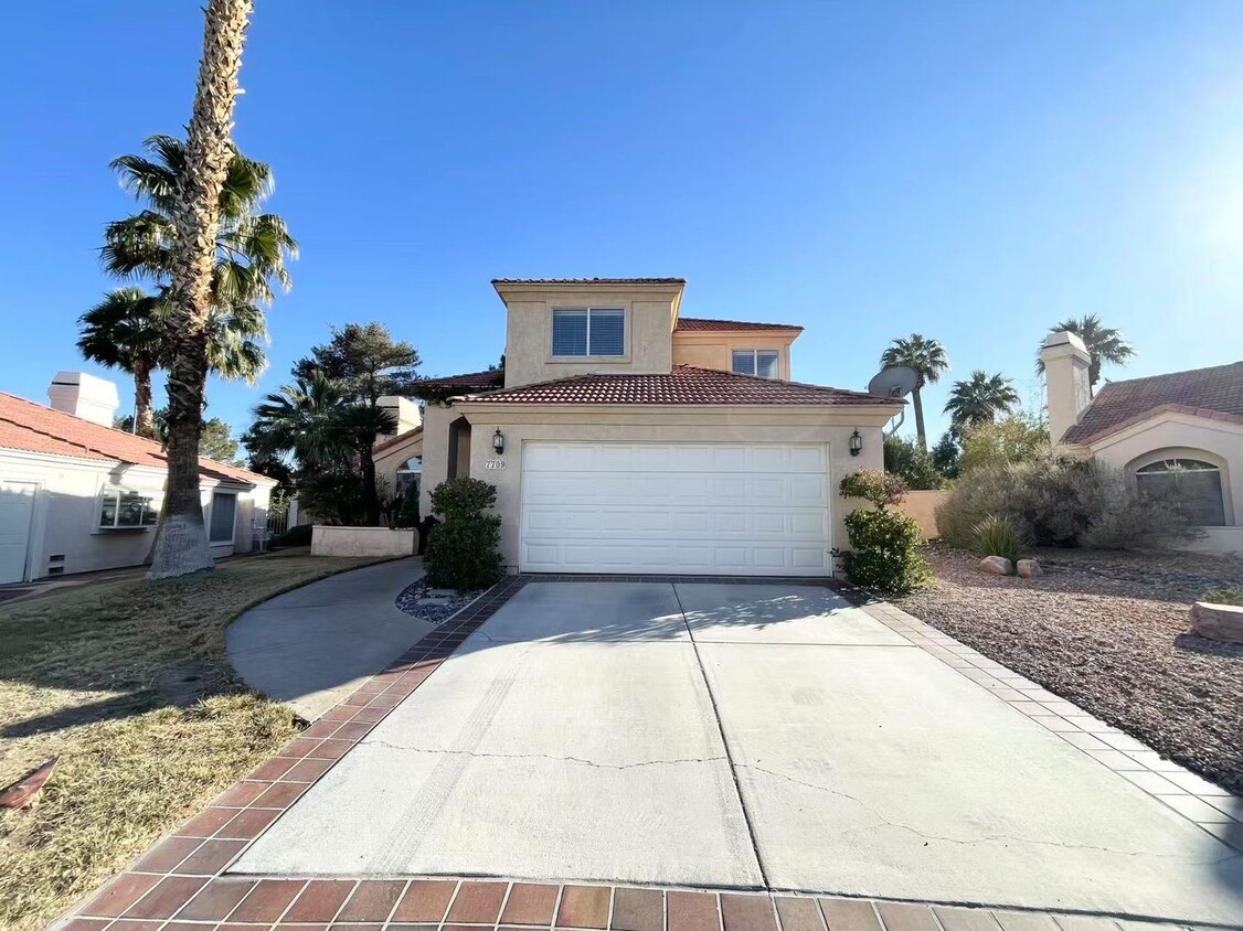 Primary Photo - Nice two-story single-family house