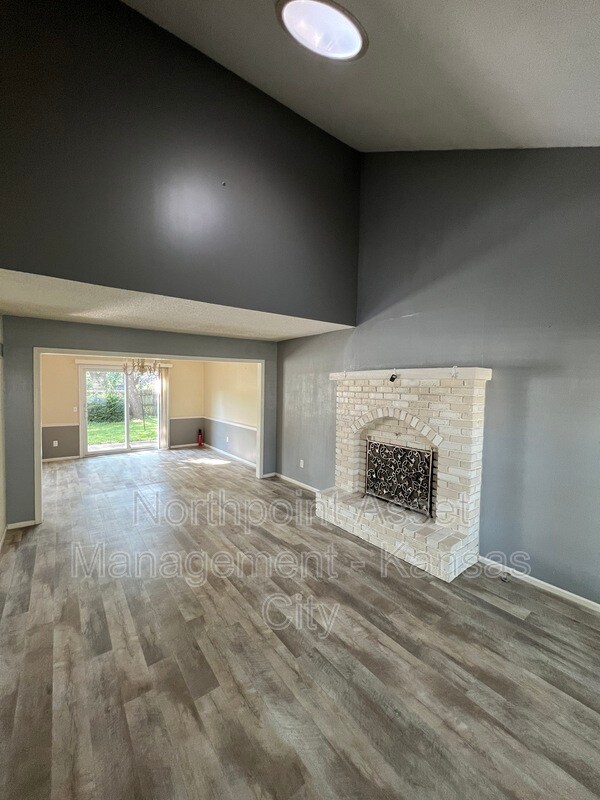 Building Photo - 10134 W 86th St