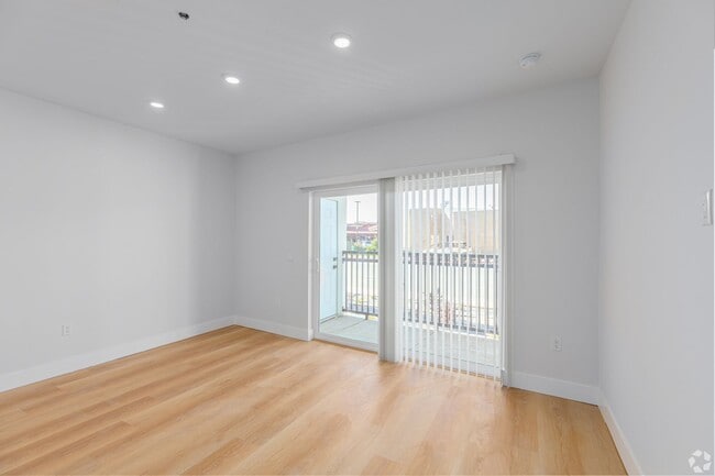 Interior Photo - Pacific Heights II
