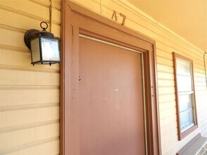 Building Photo - 1707 SW B Ave