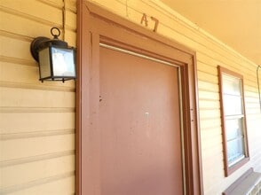 Building Photo - 1707 SW B Ave