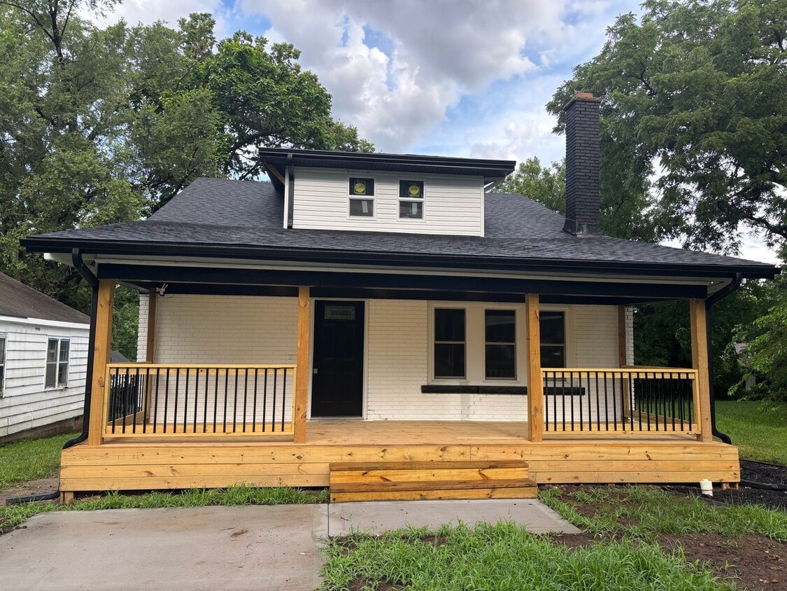 Primary Photo - Fully Renovated 5 Bedroom Home with Bonus ...