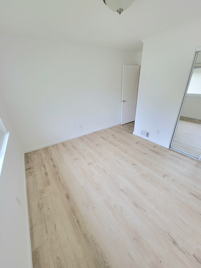 Building Photo - 1700 Fremont Ct