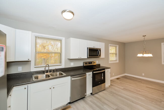 Building Photo - 2829 Thrush Dr