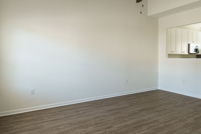 Foto del edificio - Three Bedroom Townhome