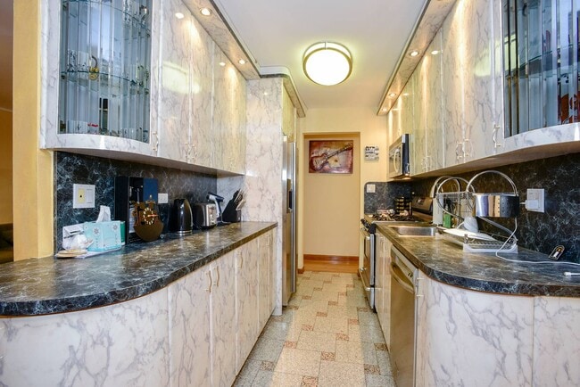 Building Photo - 2785 Ocean Pkwy