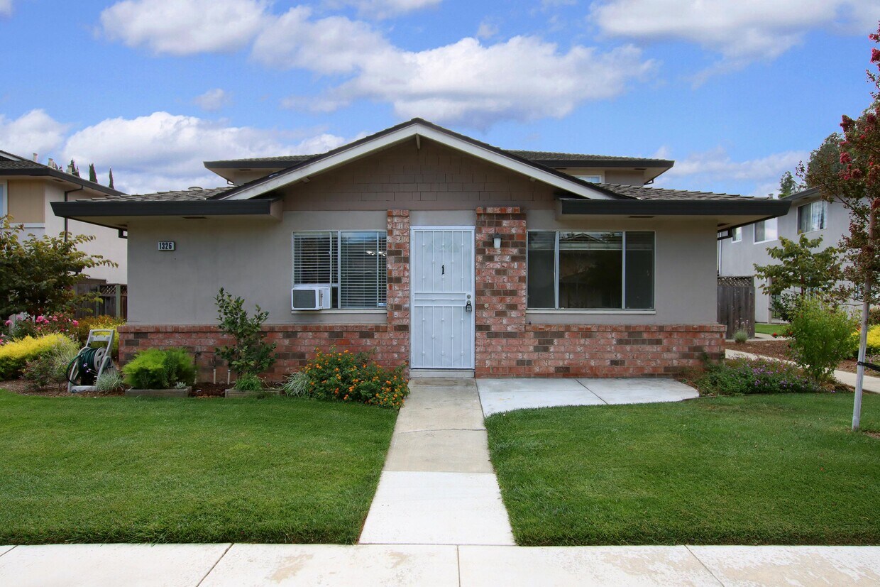 Primary Photo - 1326 Joplin Dr