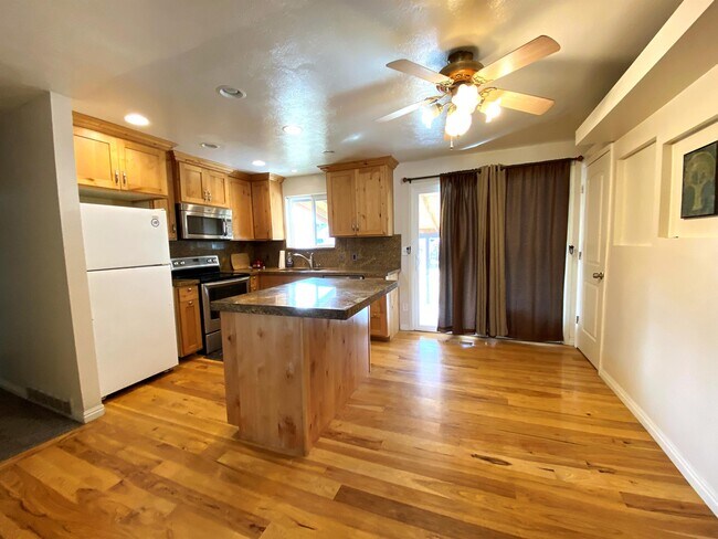 Building Photo - 5495 Lewis Clark Dr