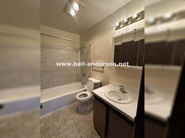 Foto del edificio - Cozy 1 Bedroom Condo Available For Immediate Move In