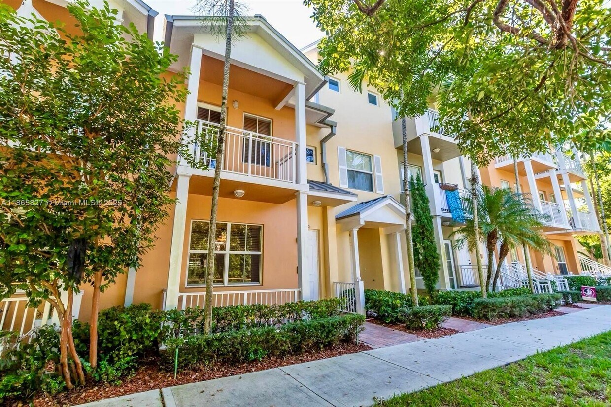 Primary Photo - 330 SW 14th Ave