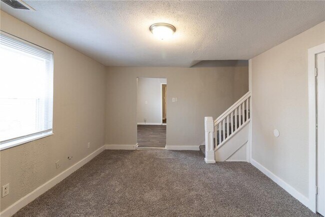 Foto del edificio - 655 N Beville Ave