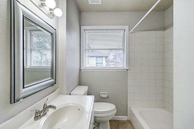 Foto del edificio - 2100 Ontario Ave