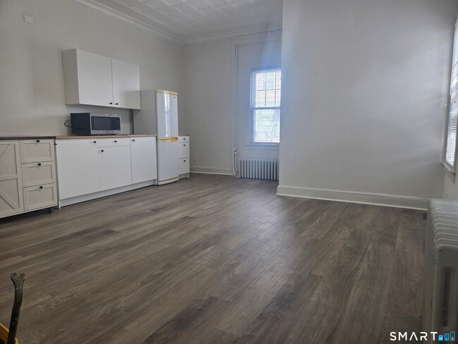 Building Photo - 49 Woodside St