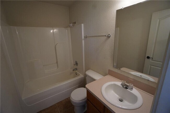 Foto del edificio - 3 Bedroom 2 Bath House, Total Electric, Tw...