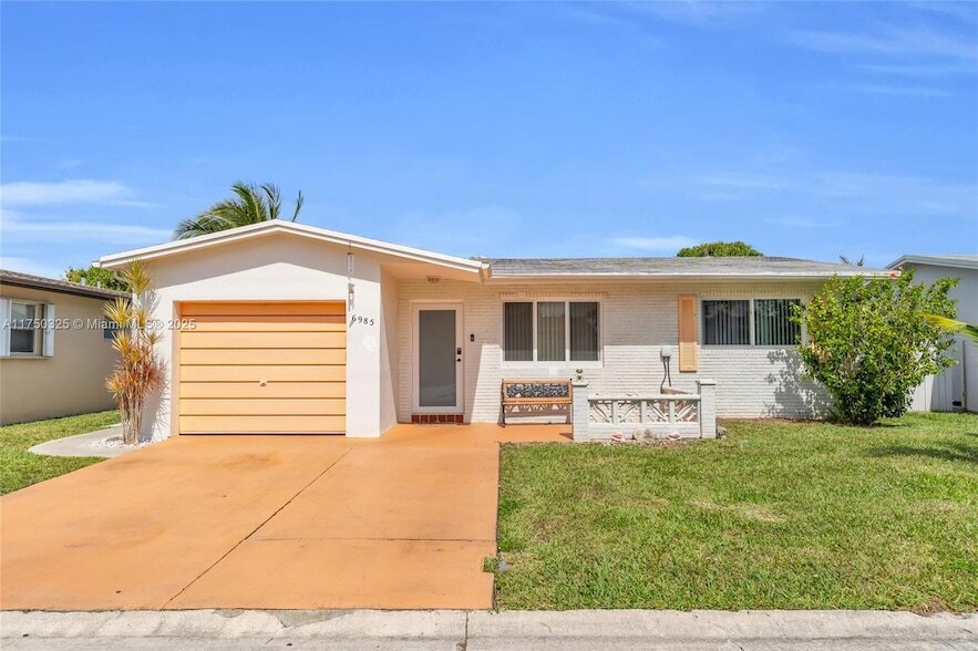 Foto principal - 6985 NW 11th Ct