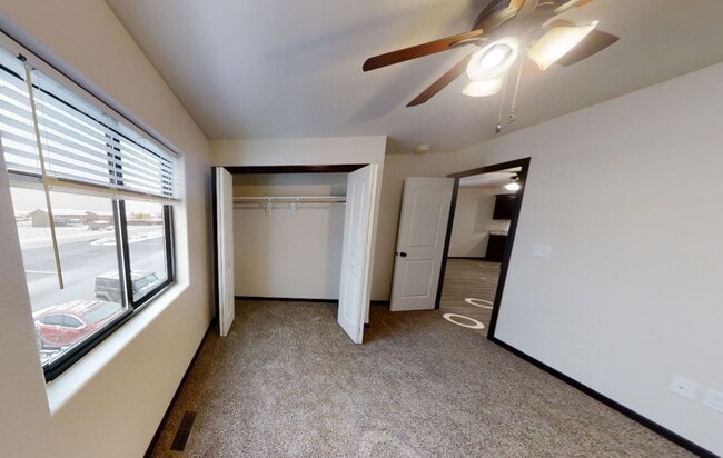 Building Photo - Fox Run Apartments