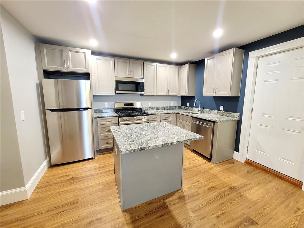 Foto principal - 5 Greystone Ave