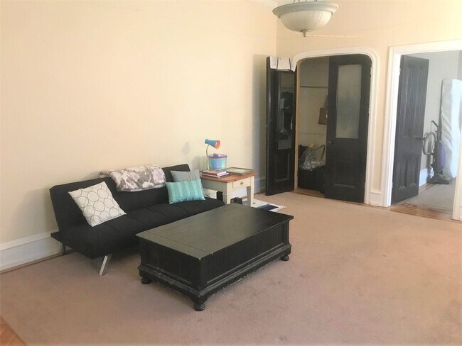 Building Photo - 127 Sumac St